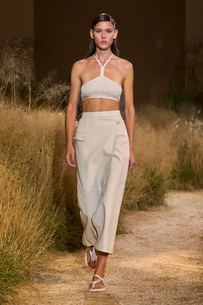 Look 25